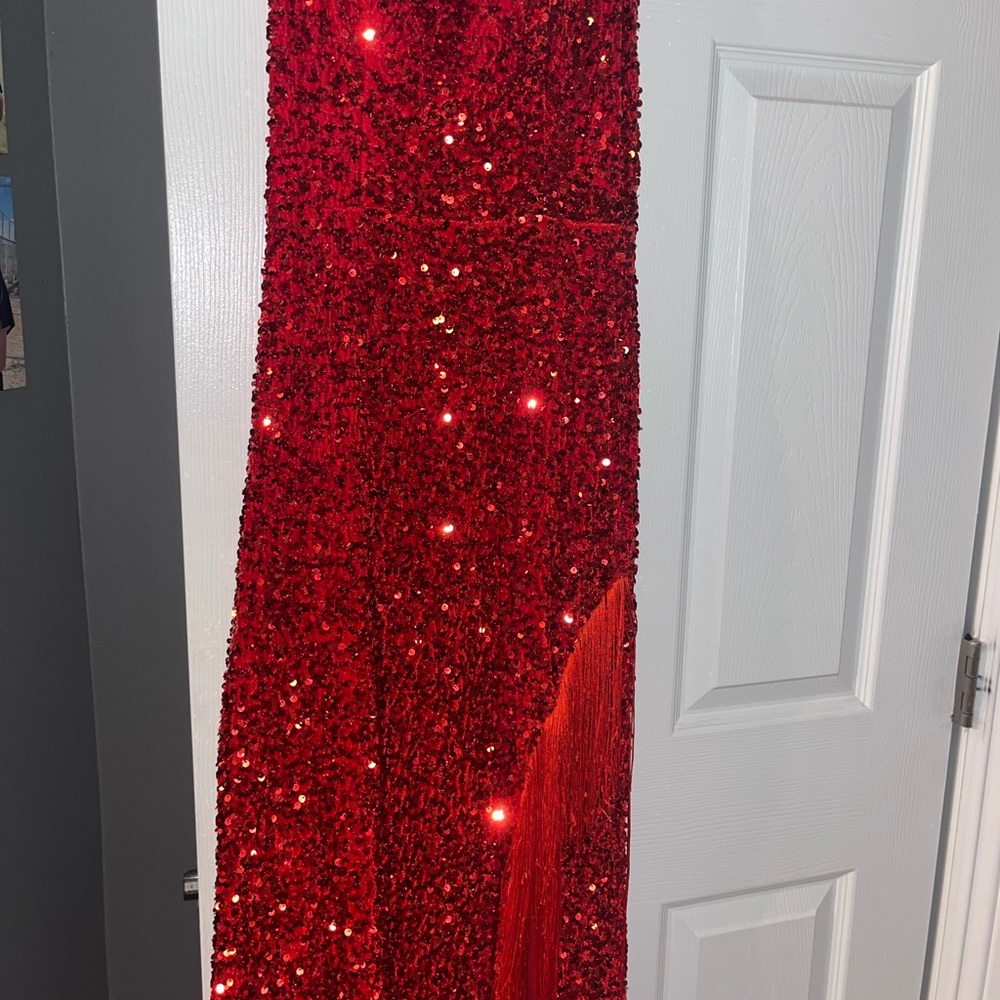 Zapaka Red Sparkly Mermaid Backless Long Prom Dress with Fringes